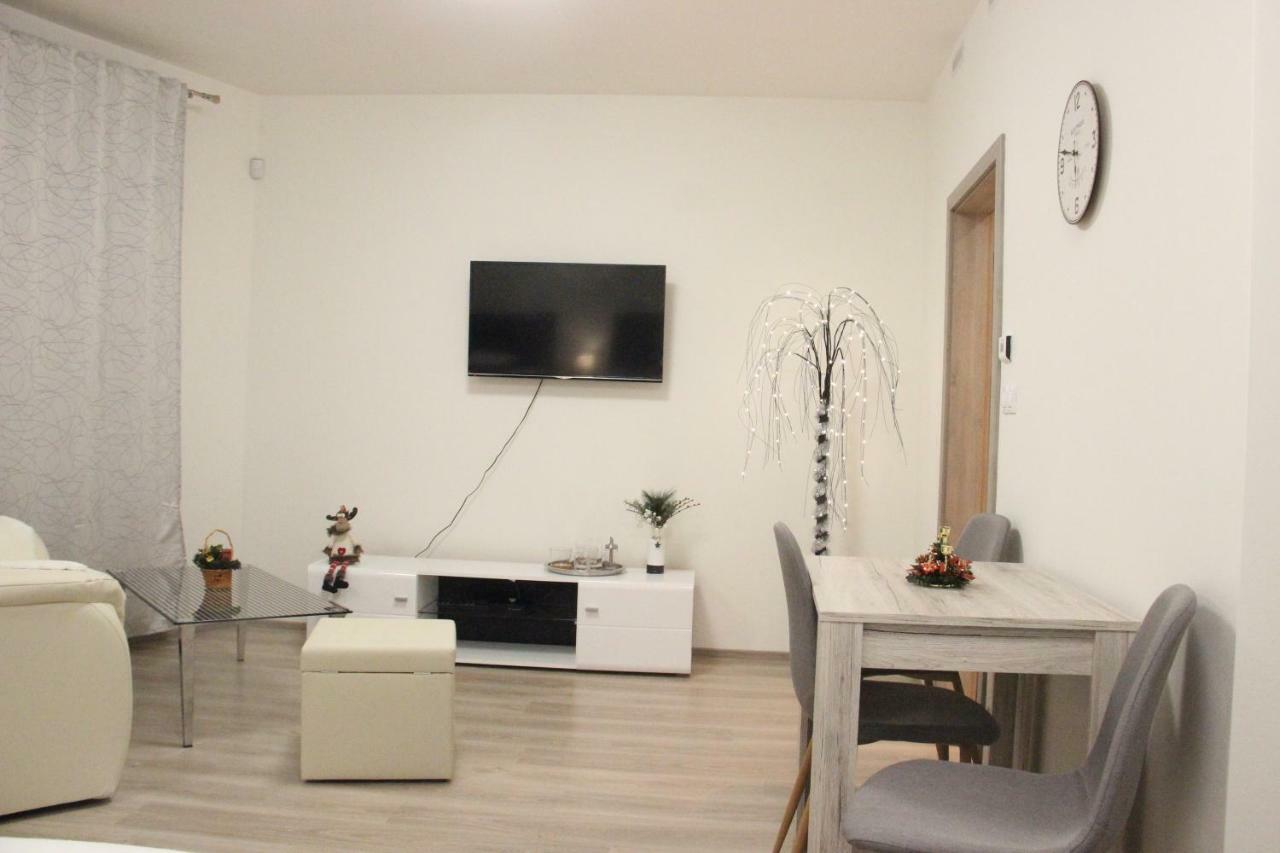 H+ Apartman Letiste Praha Apartamento Exterior foto
