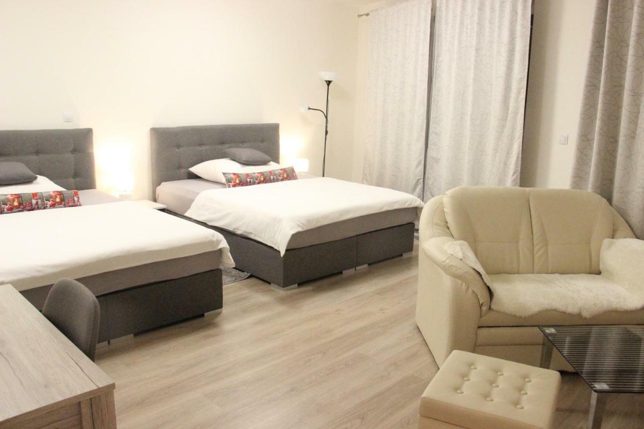 H+ Apartman Letiste Praha Apartamento Exterior foto