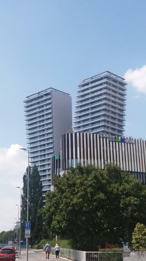 H+ Apartman Letiste Praha Apartamento Exterior foto